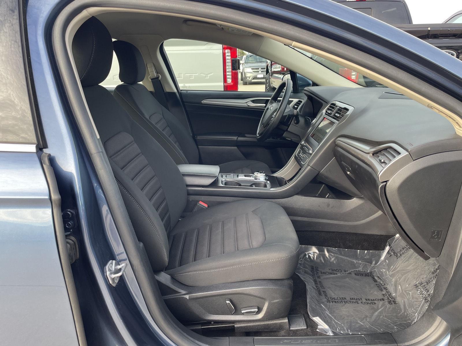 Vehicle photo 19