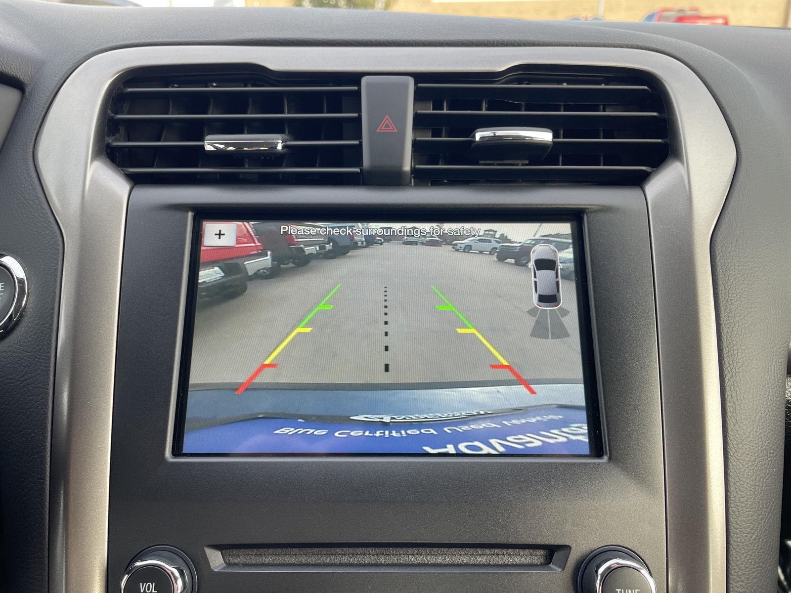 Vehicle photo 23