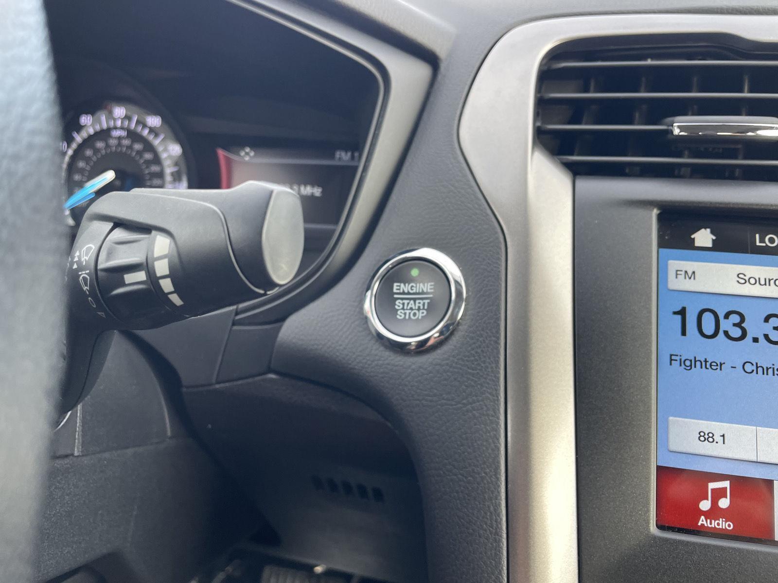 Vehicle photo 24