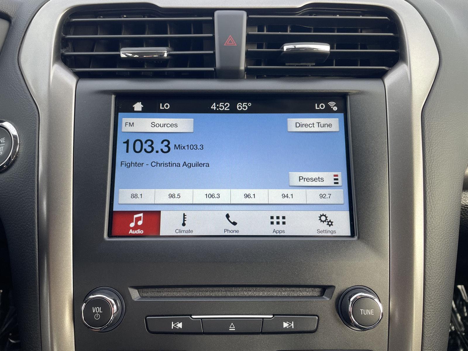 Vehicle photo 25