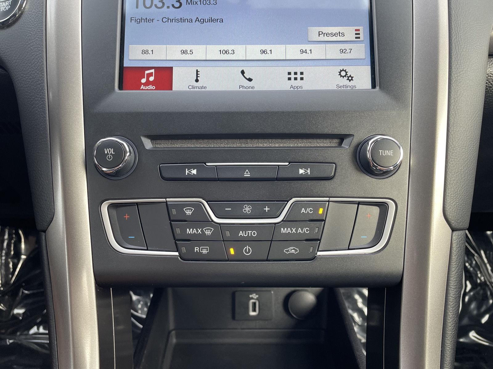 Vehicle photo 26