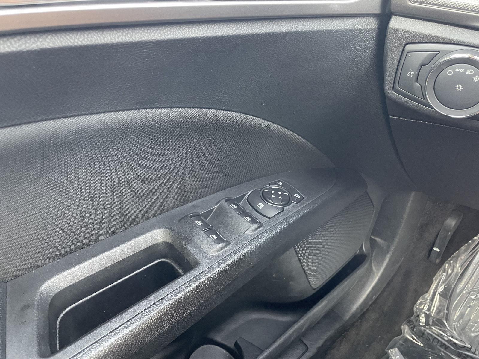 Vehicle photo 28