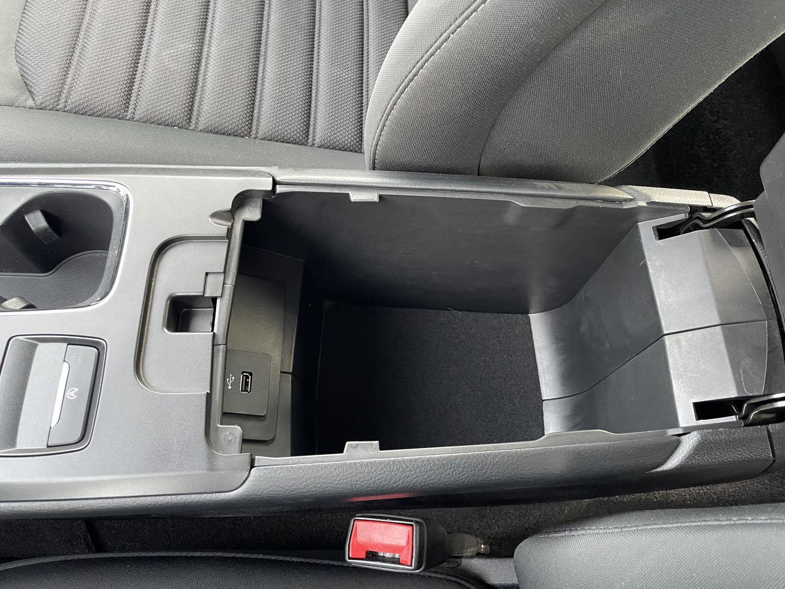 Vehicle photo 30