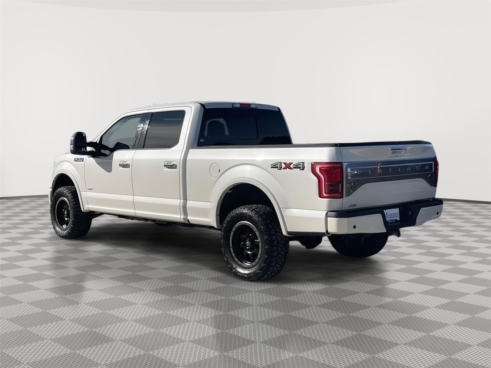 Vehicle photo 9