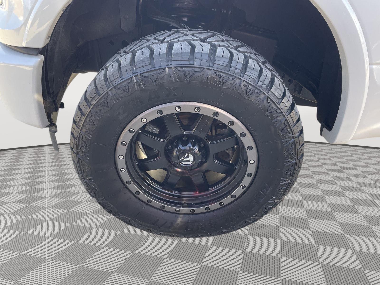 Vehicle photo 10