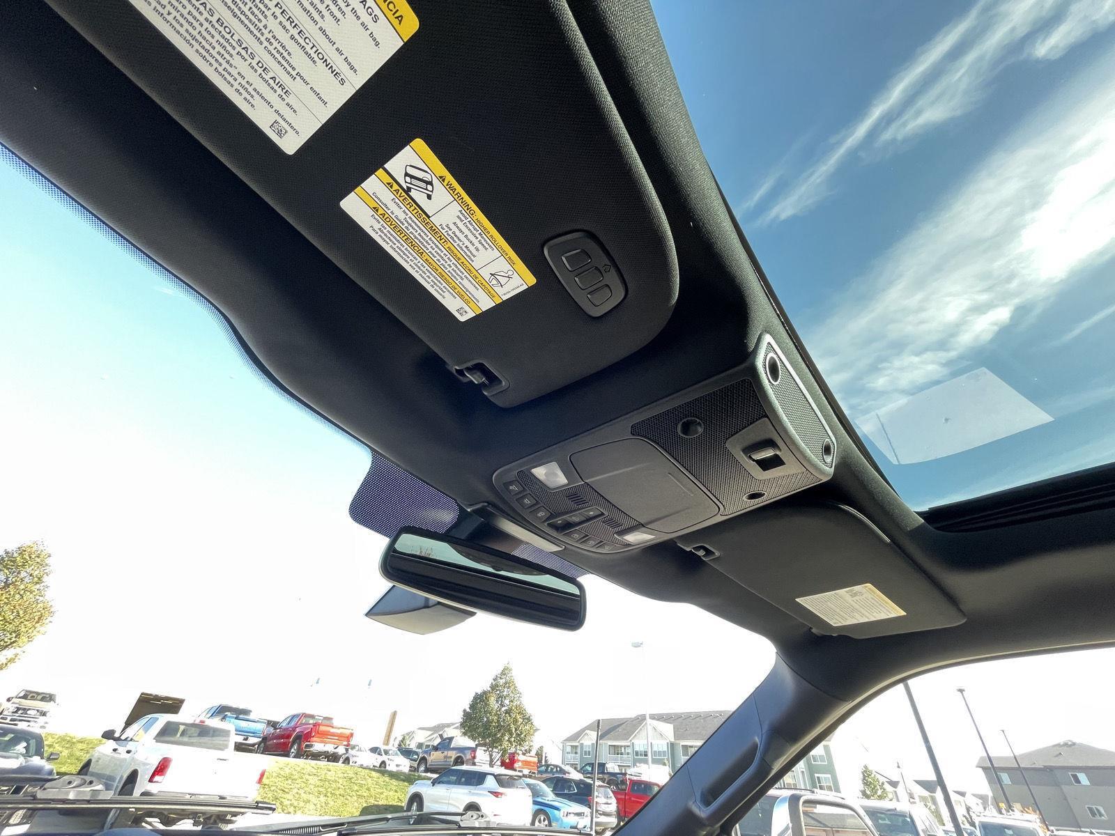 Vehicle photo 22
