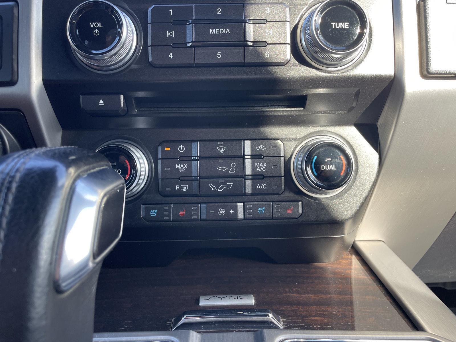 Vehicle photo 29