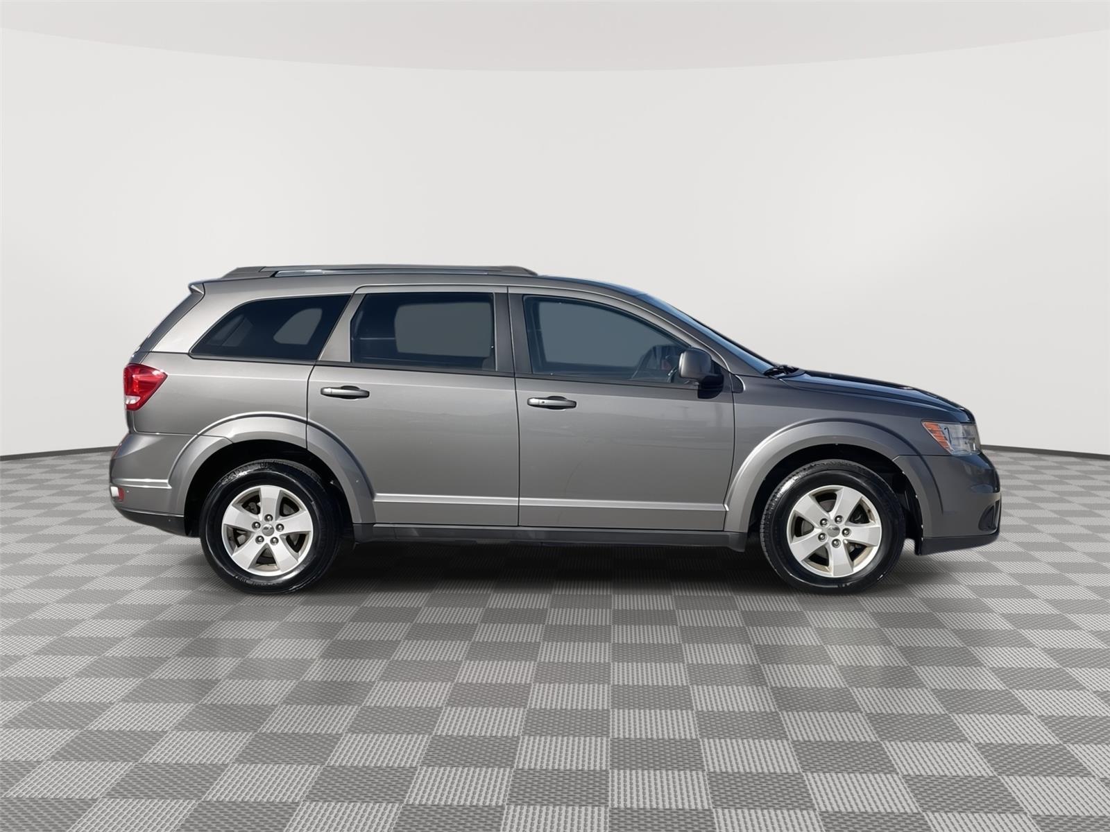 Vehicle photo 6