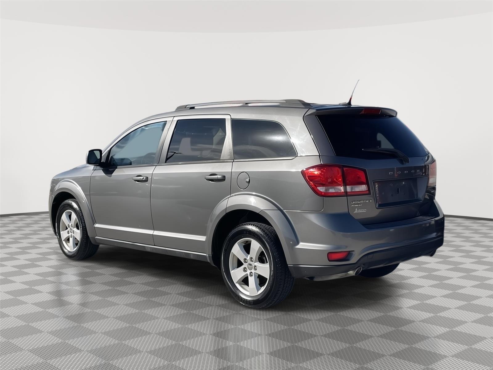 Vehicle photo 9