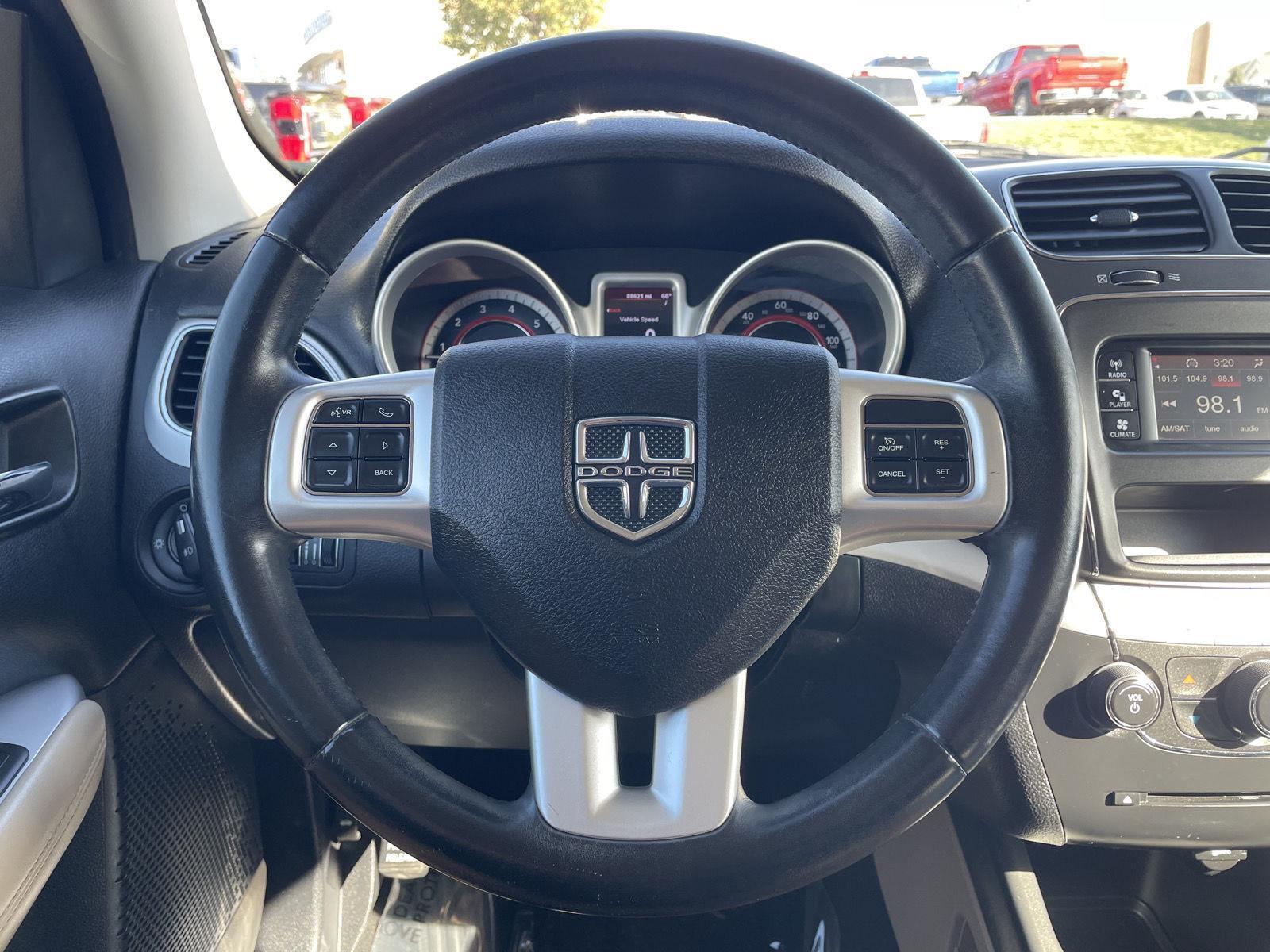 Vehicle photo 12