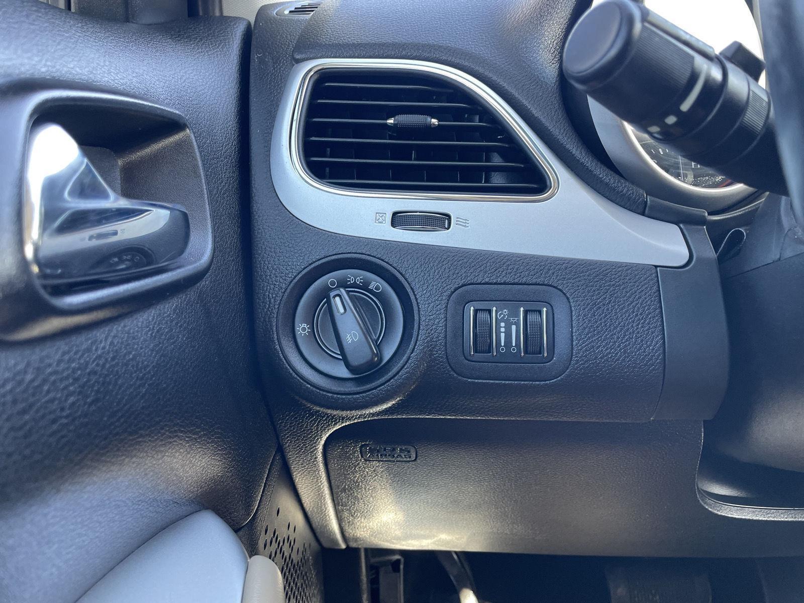 Vehicle photo 16