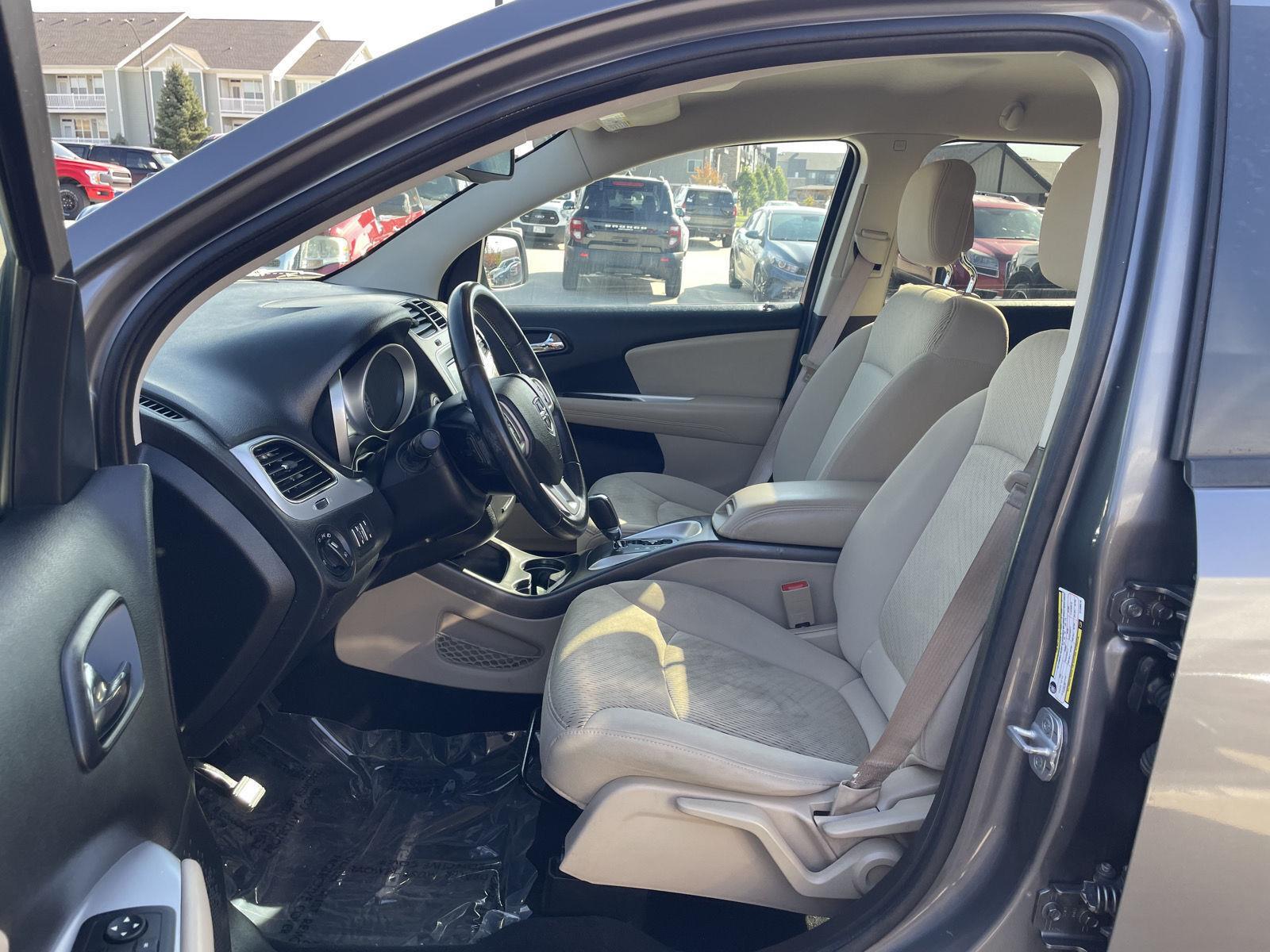 Vehicle photo 17