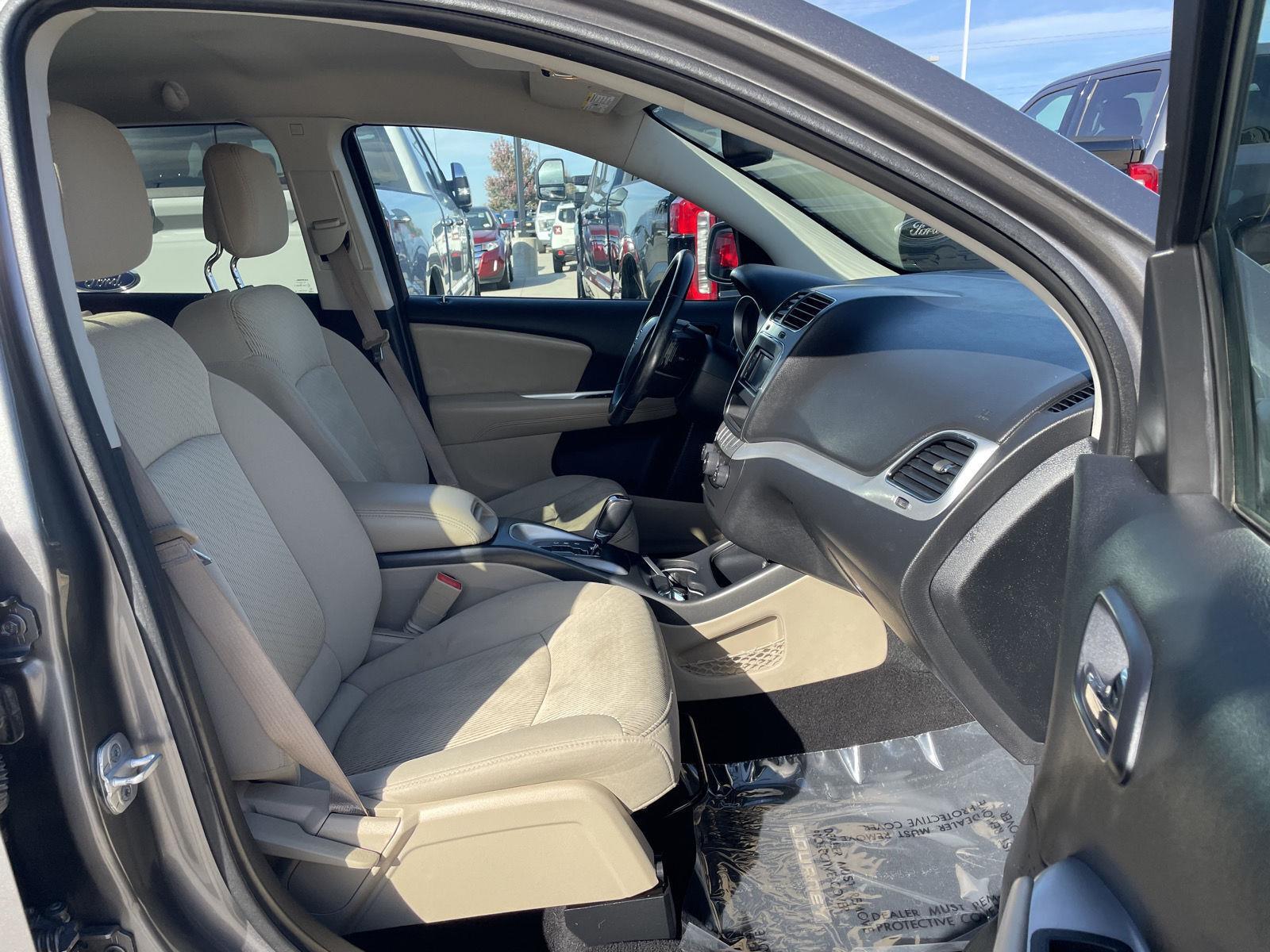 Vehicle photo 18