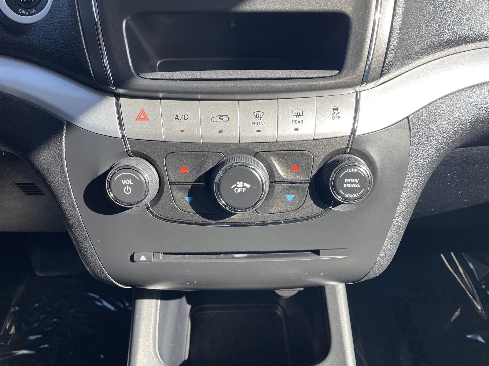 Vehicle photo 24