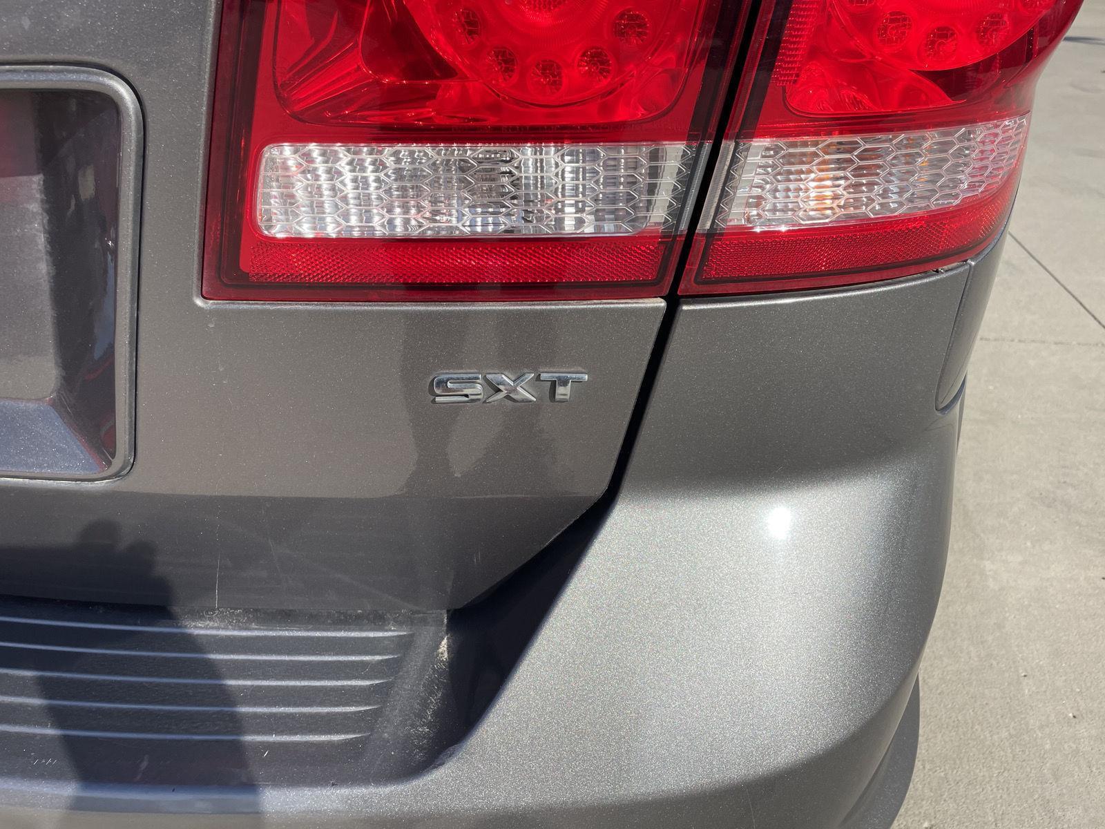 Vehicle photo 33