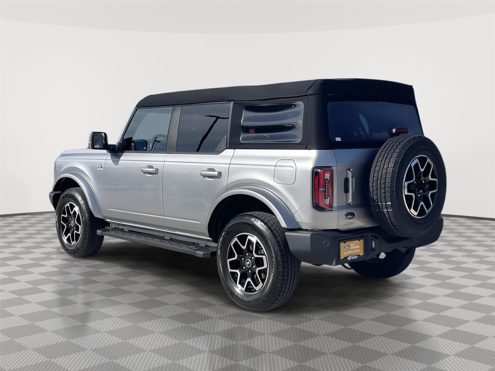 Vehicle photo 9