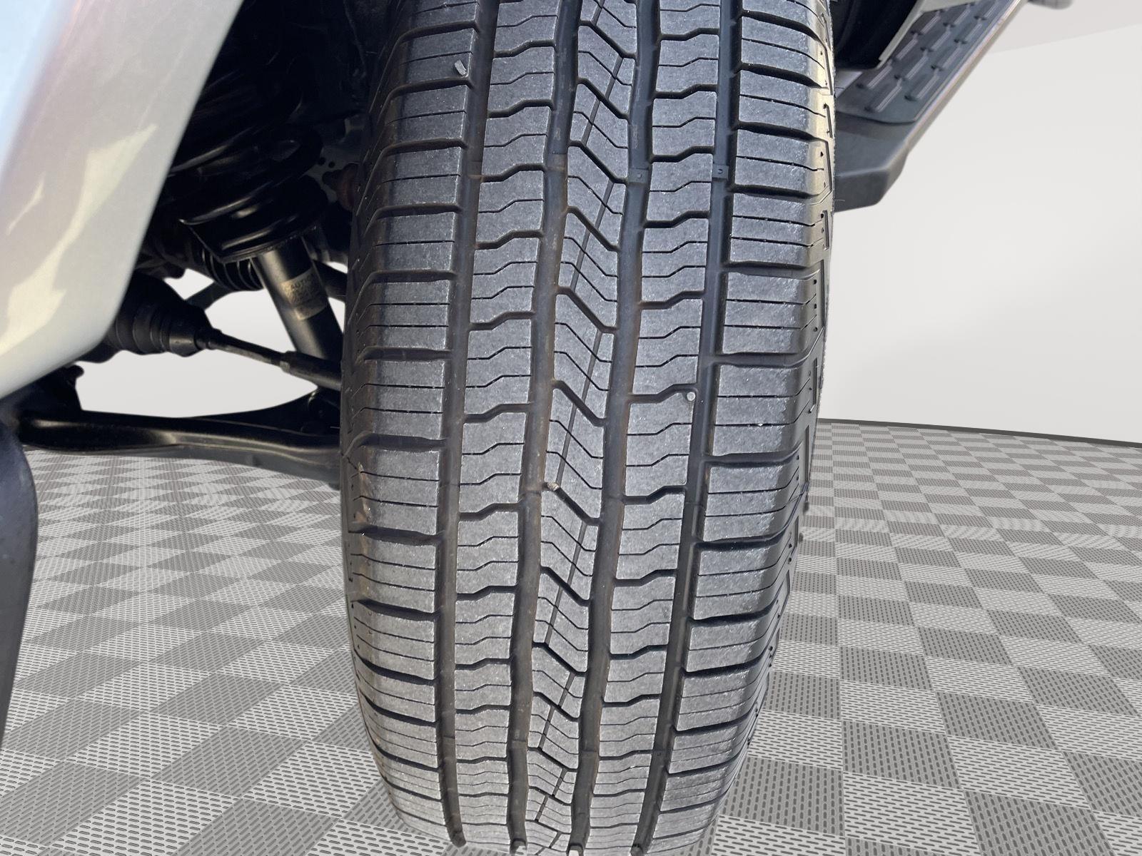 Vehicle photo 11