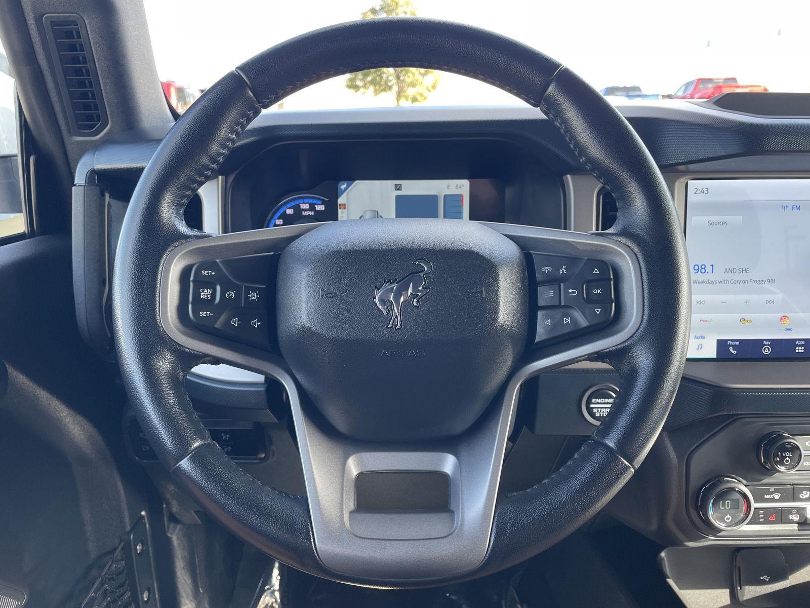 Vehicle photo 12