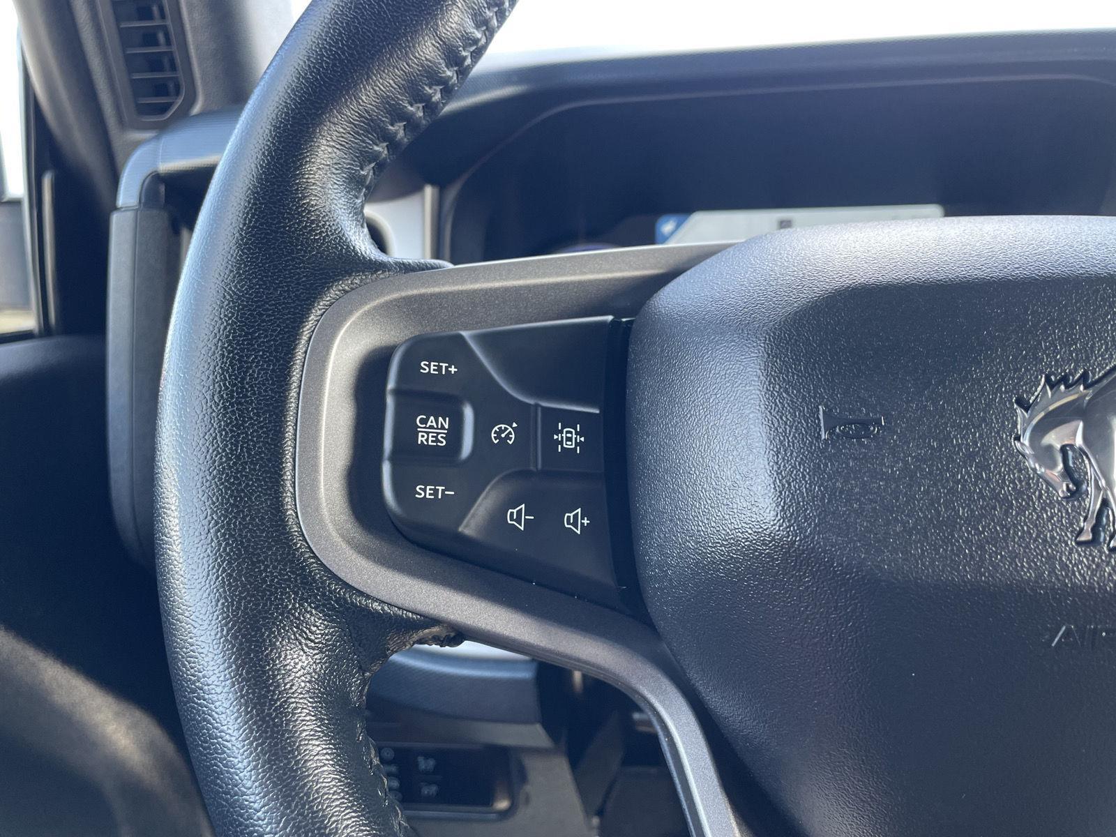 Vehicle photo 13