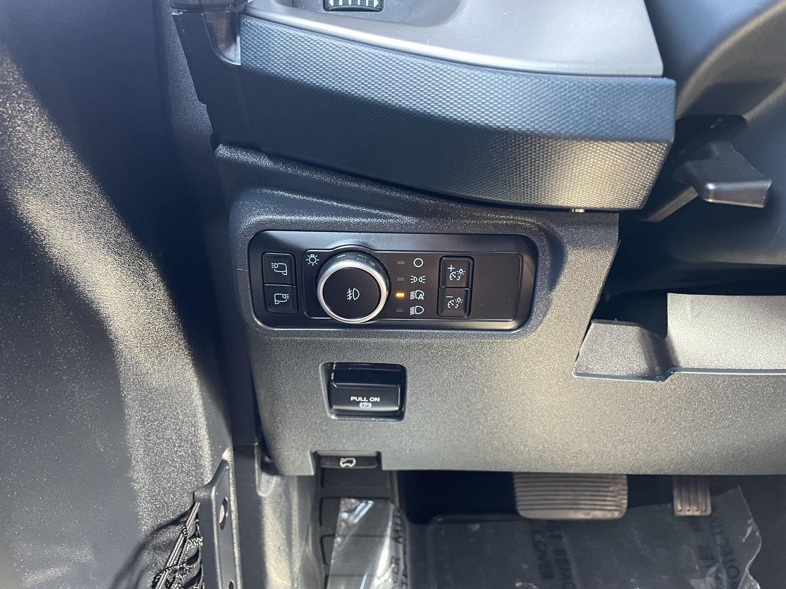 Vehicle photo 16