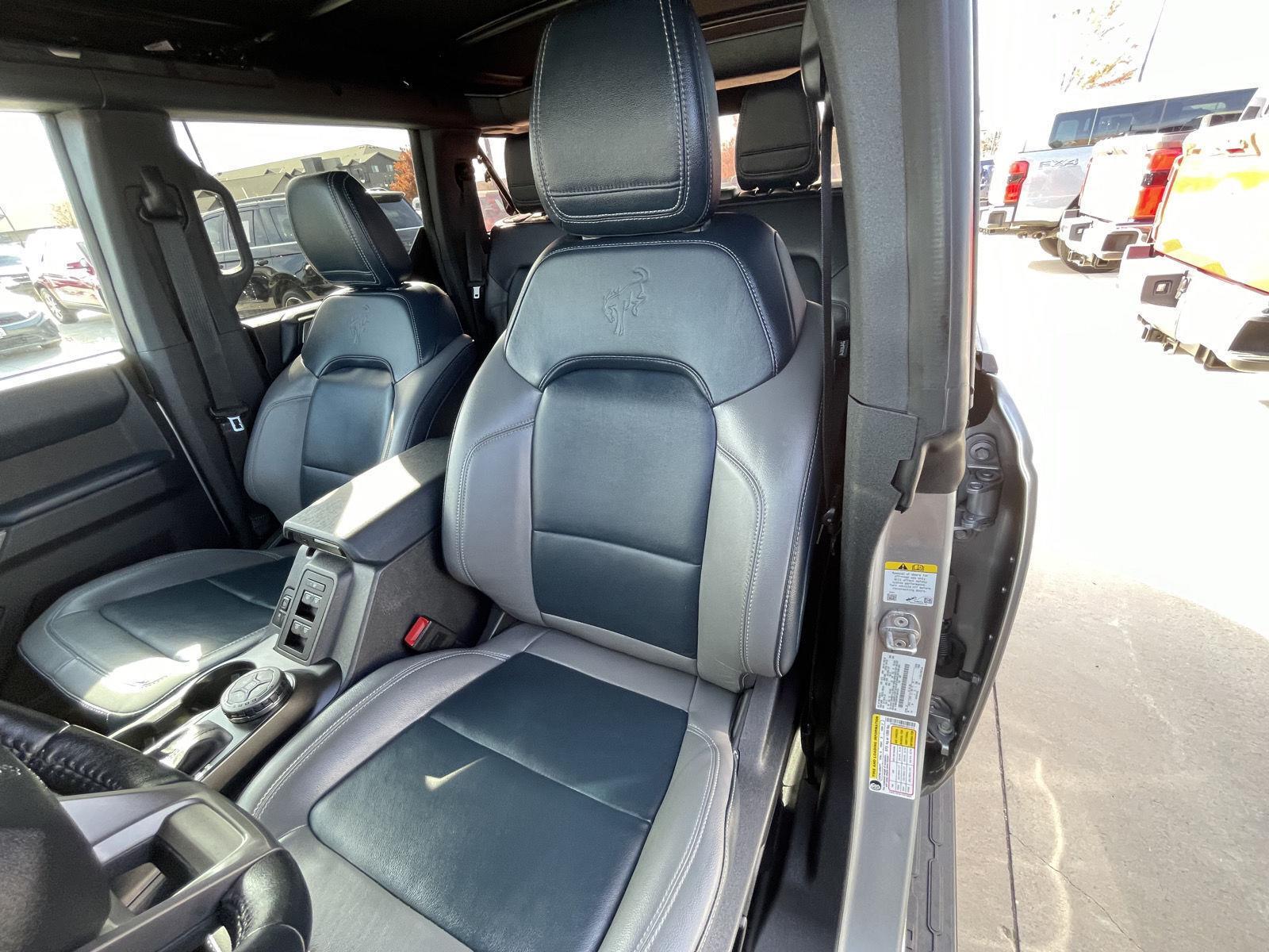 Vehicle photo 18