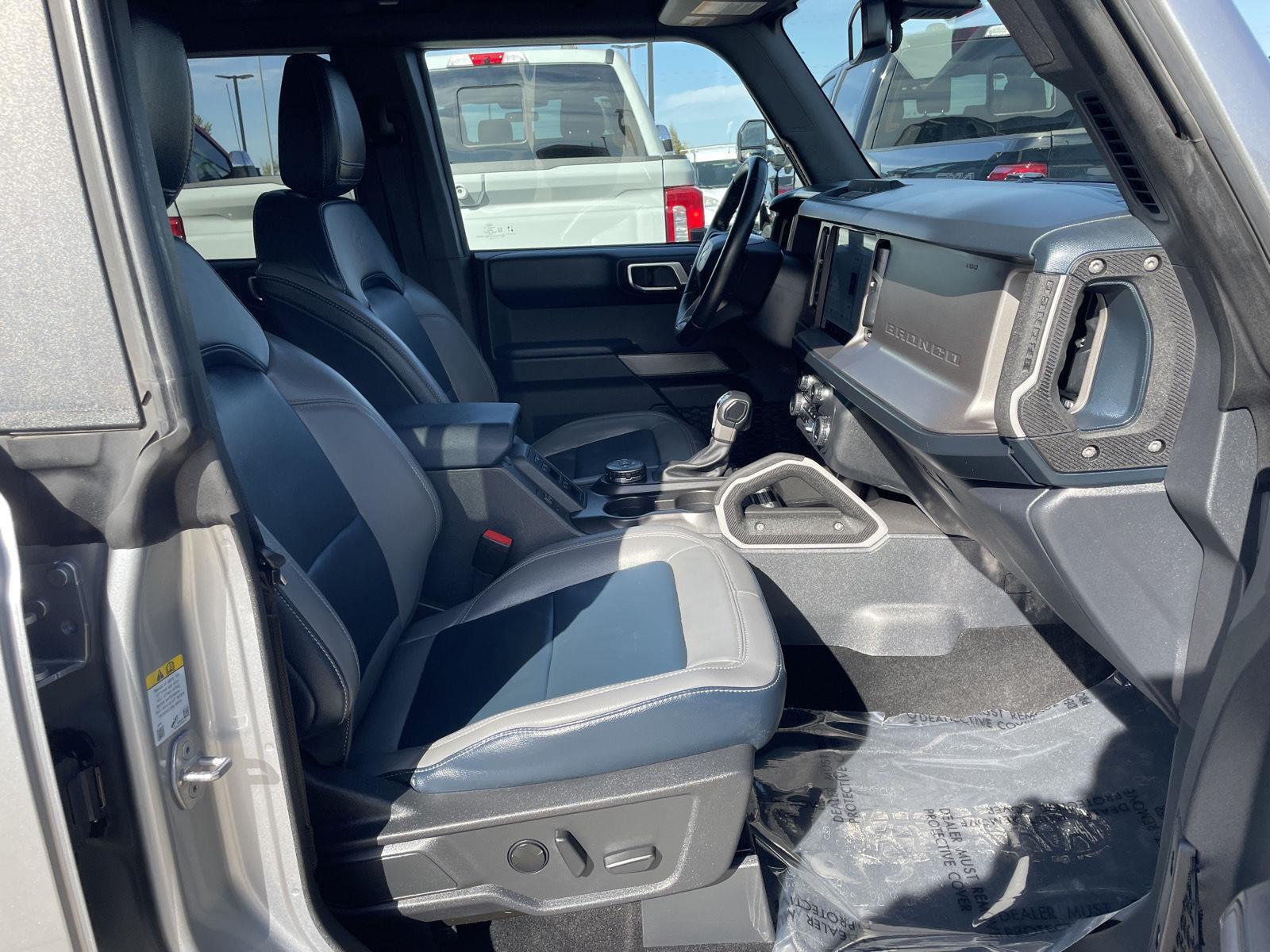 Vehicle photo 19