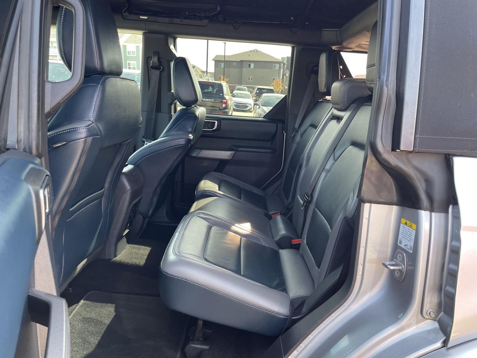 Vehicle photo 20