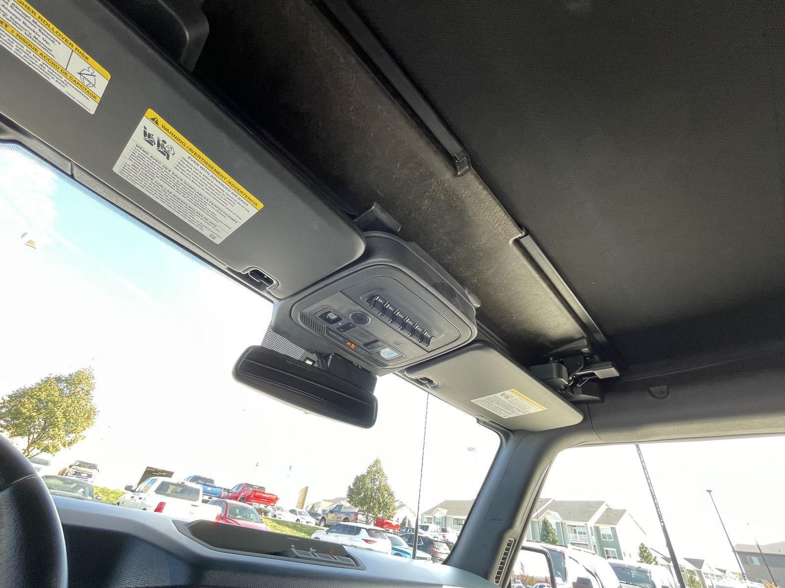 Vehicle photo 21