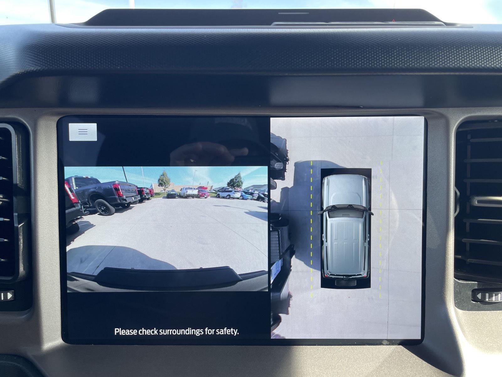 Vehicle photo 24