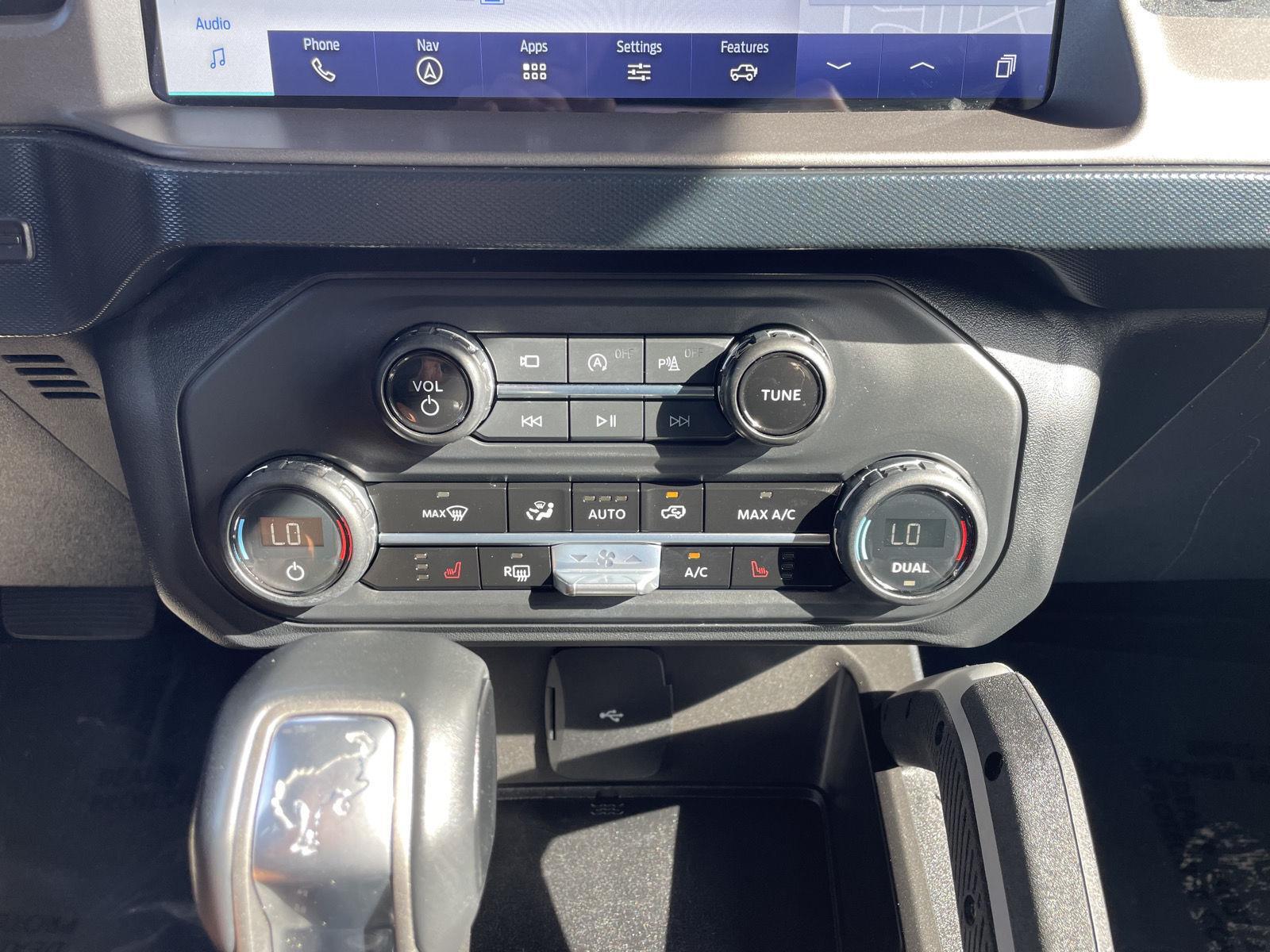 Vehicle photo 27