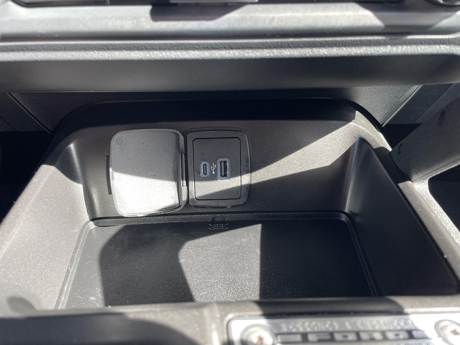 Vehicle photo 29
