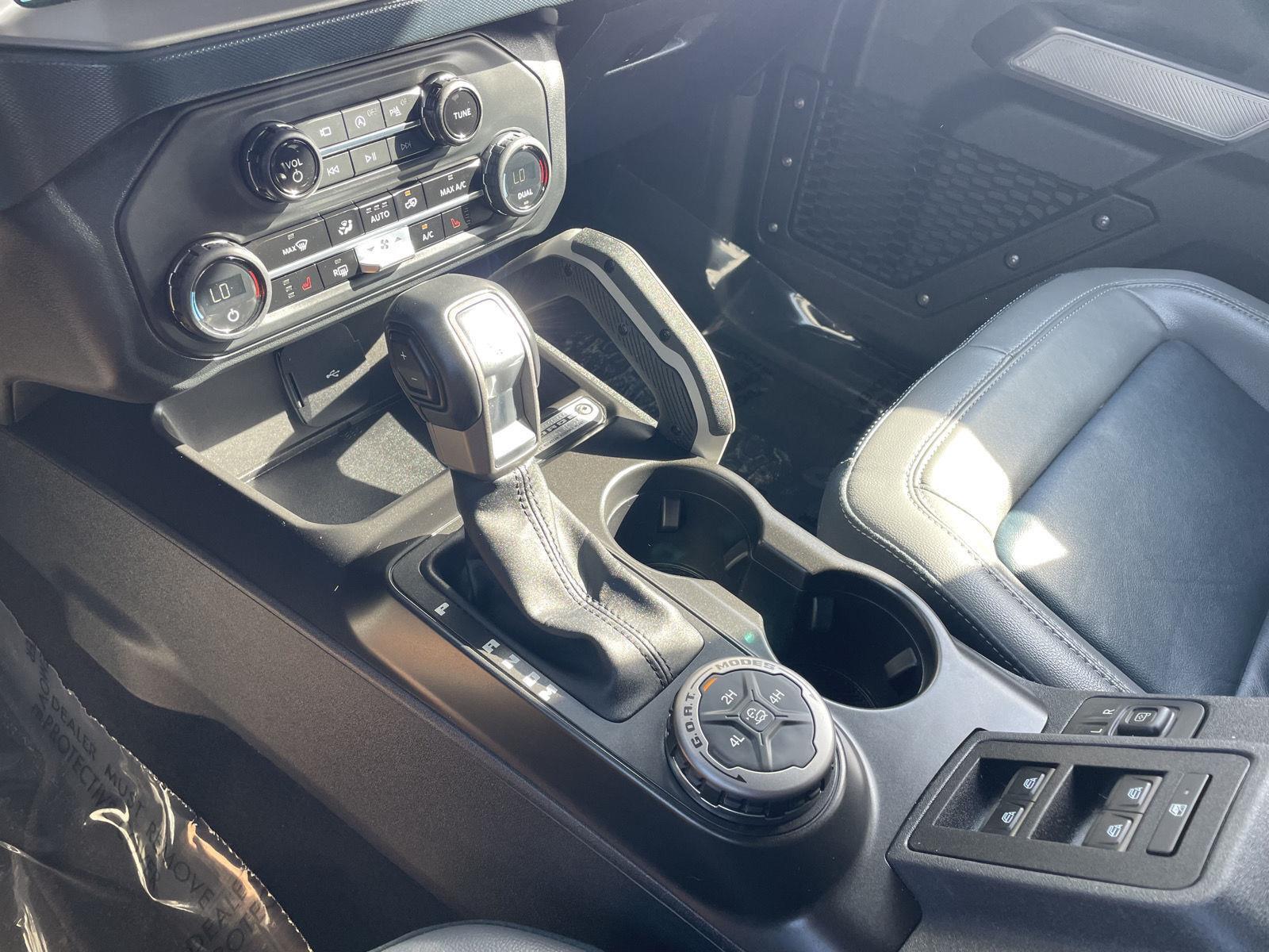 Vehicle photo 30