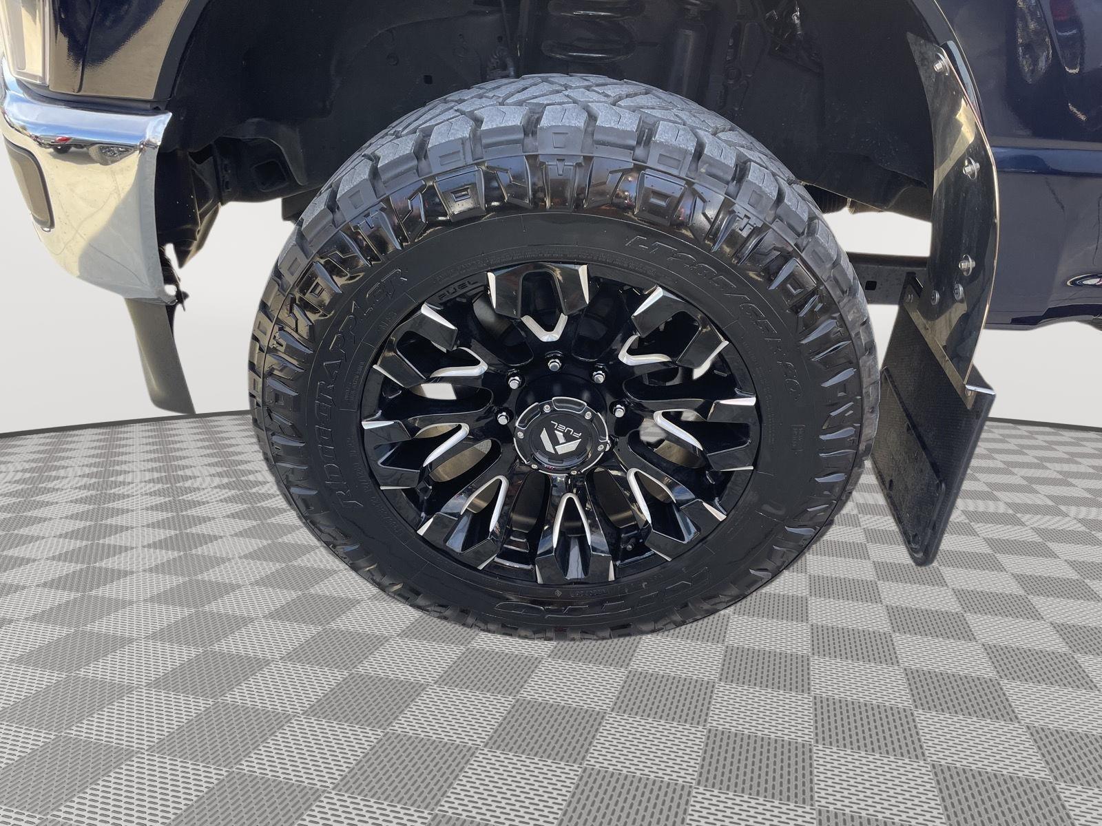 Vehicle photo 10