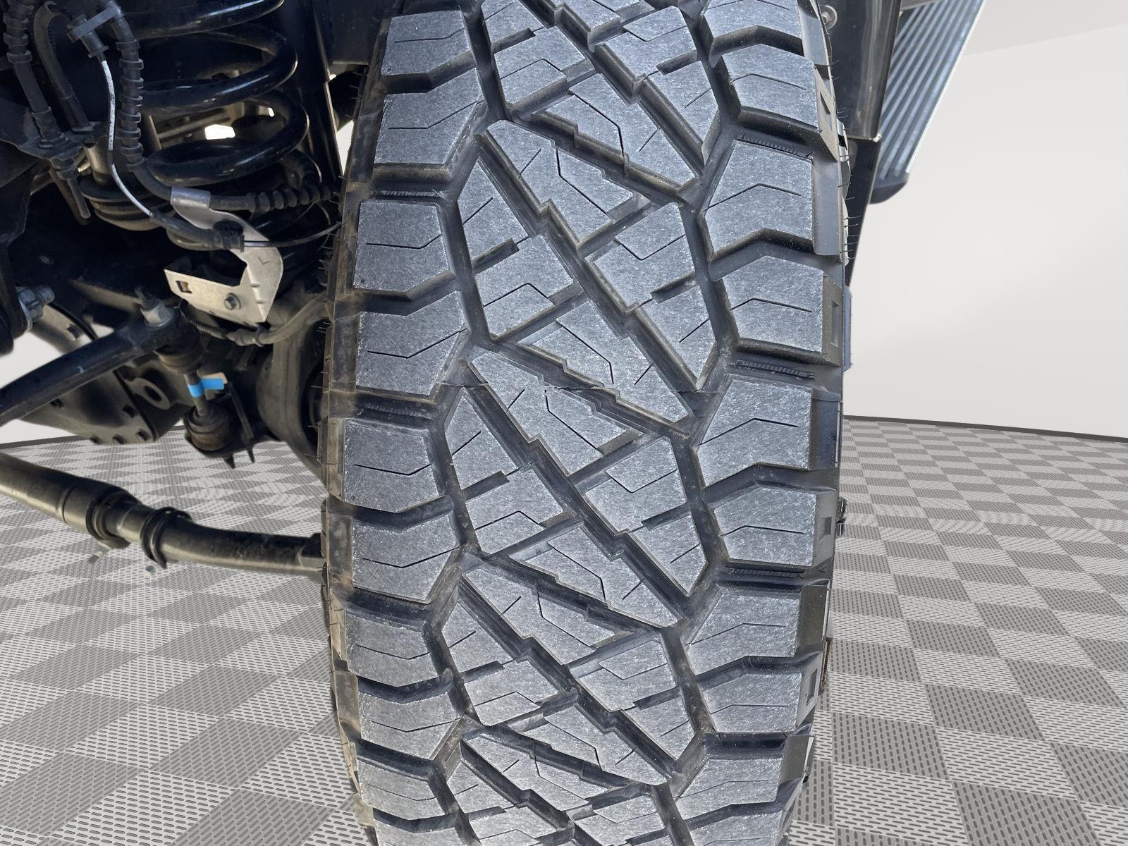 Vehicle photo 11