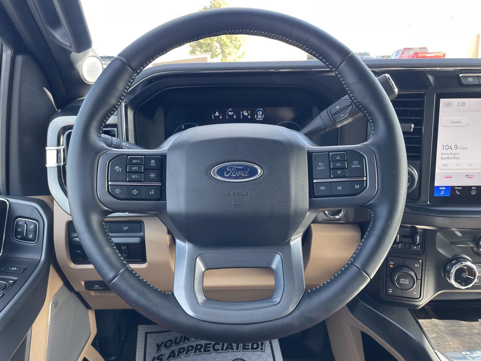 Vehicle photo 12