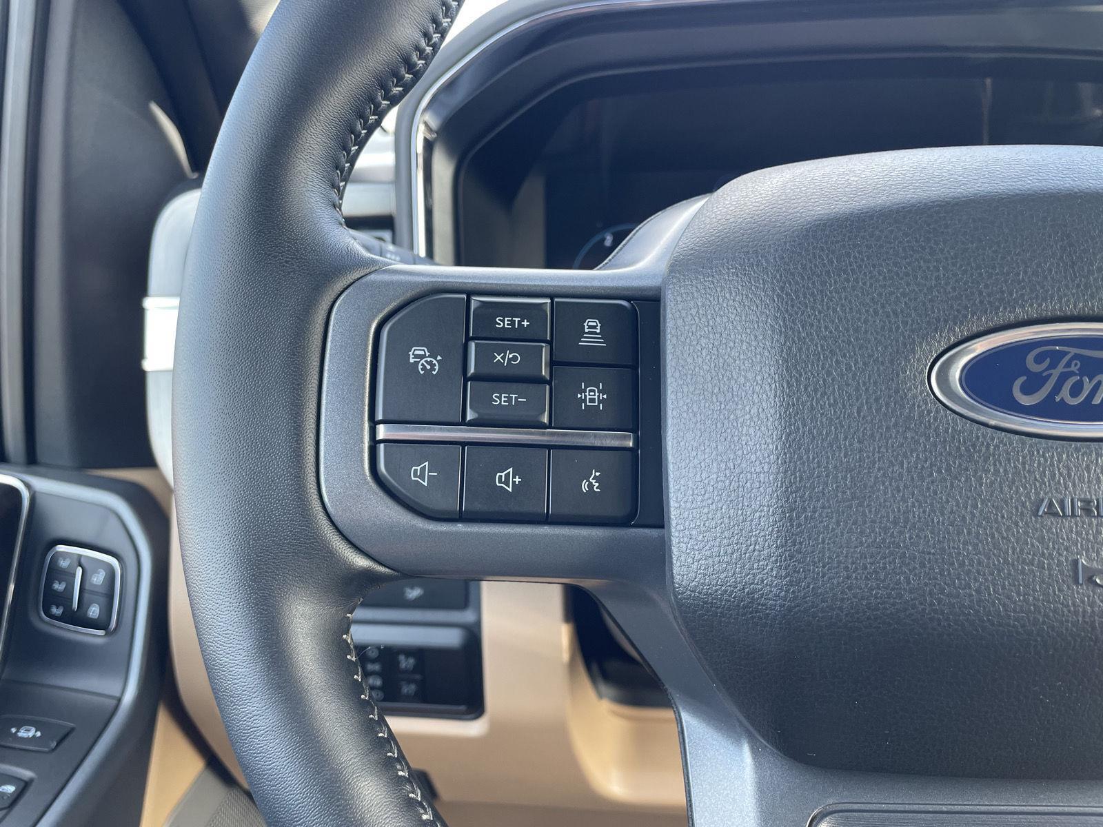 Vehicle photo 13