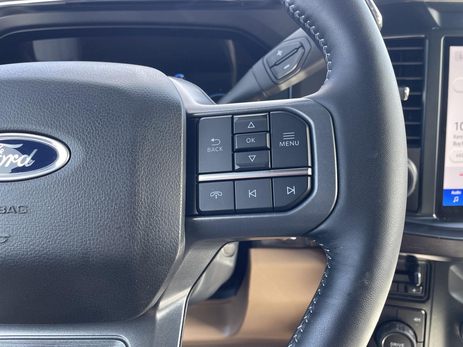 Vehicle photo 14