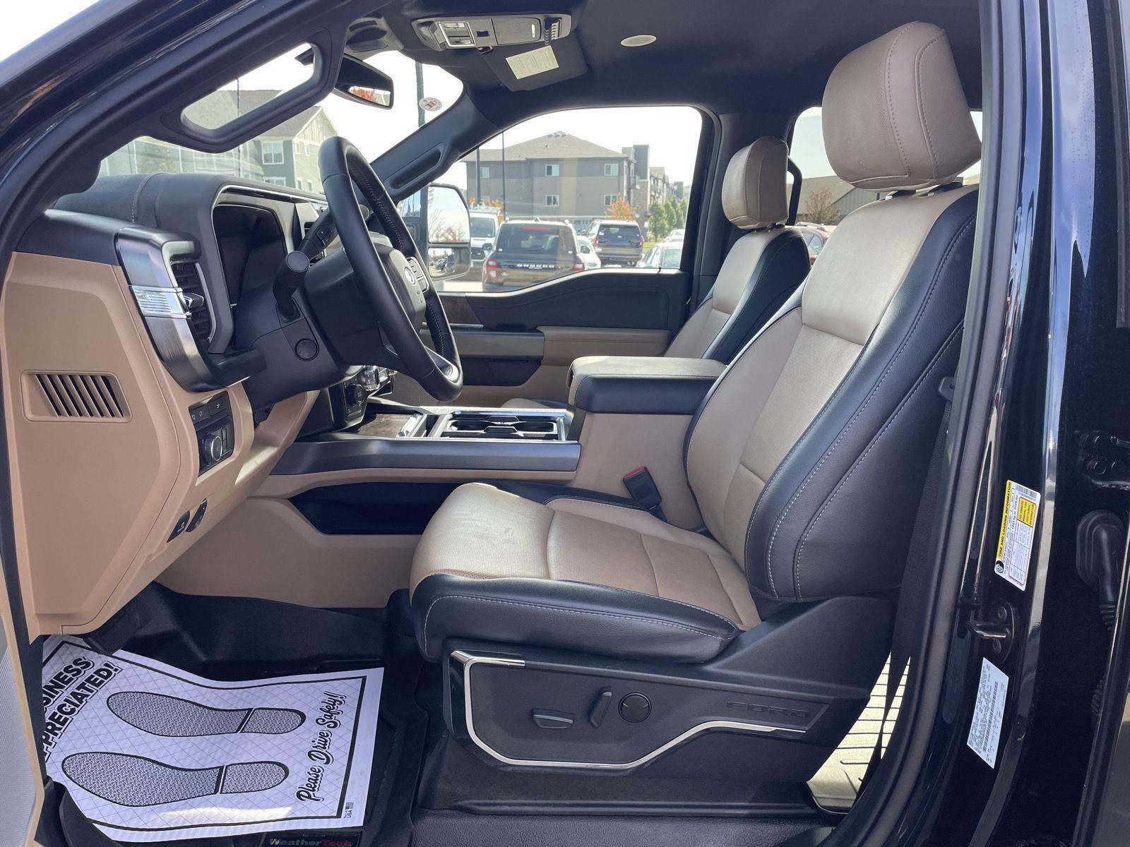 Vehicle photo 17