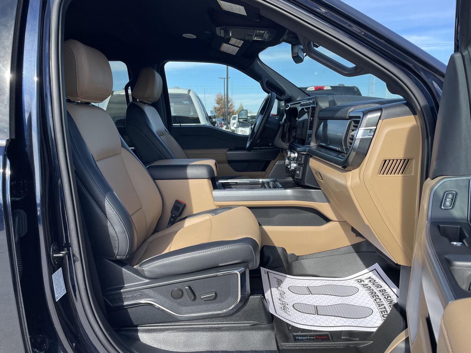 Vehicle photo 19