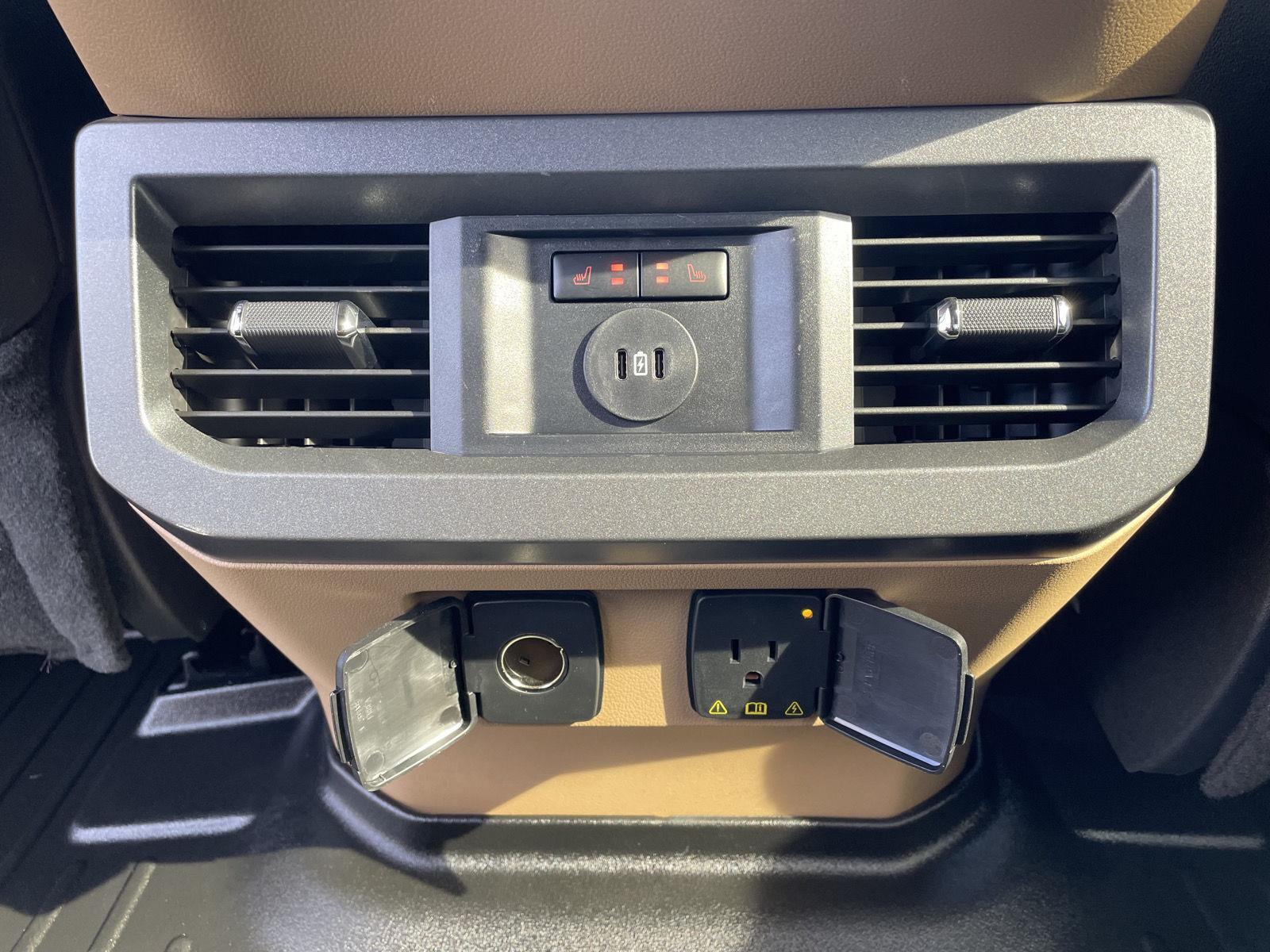 Vehicle photo 21