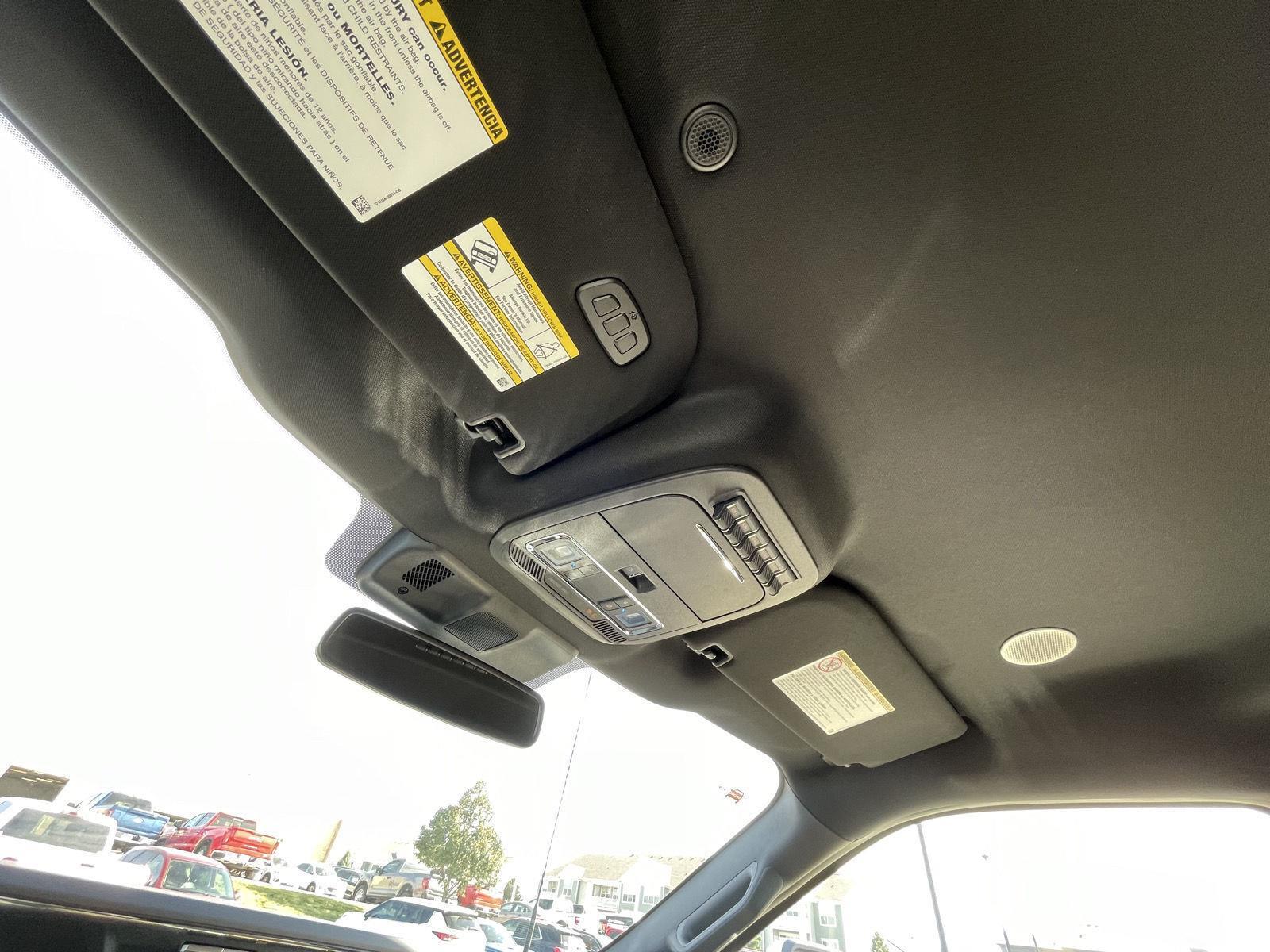 Vehicle photo 22