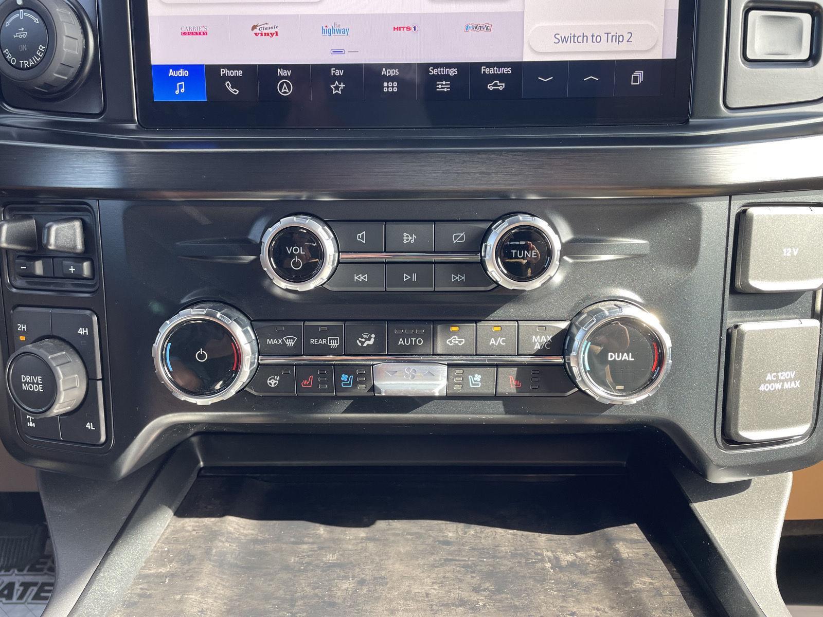 Vehicle photo 28