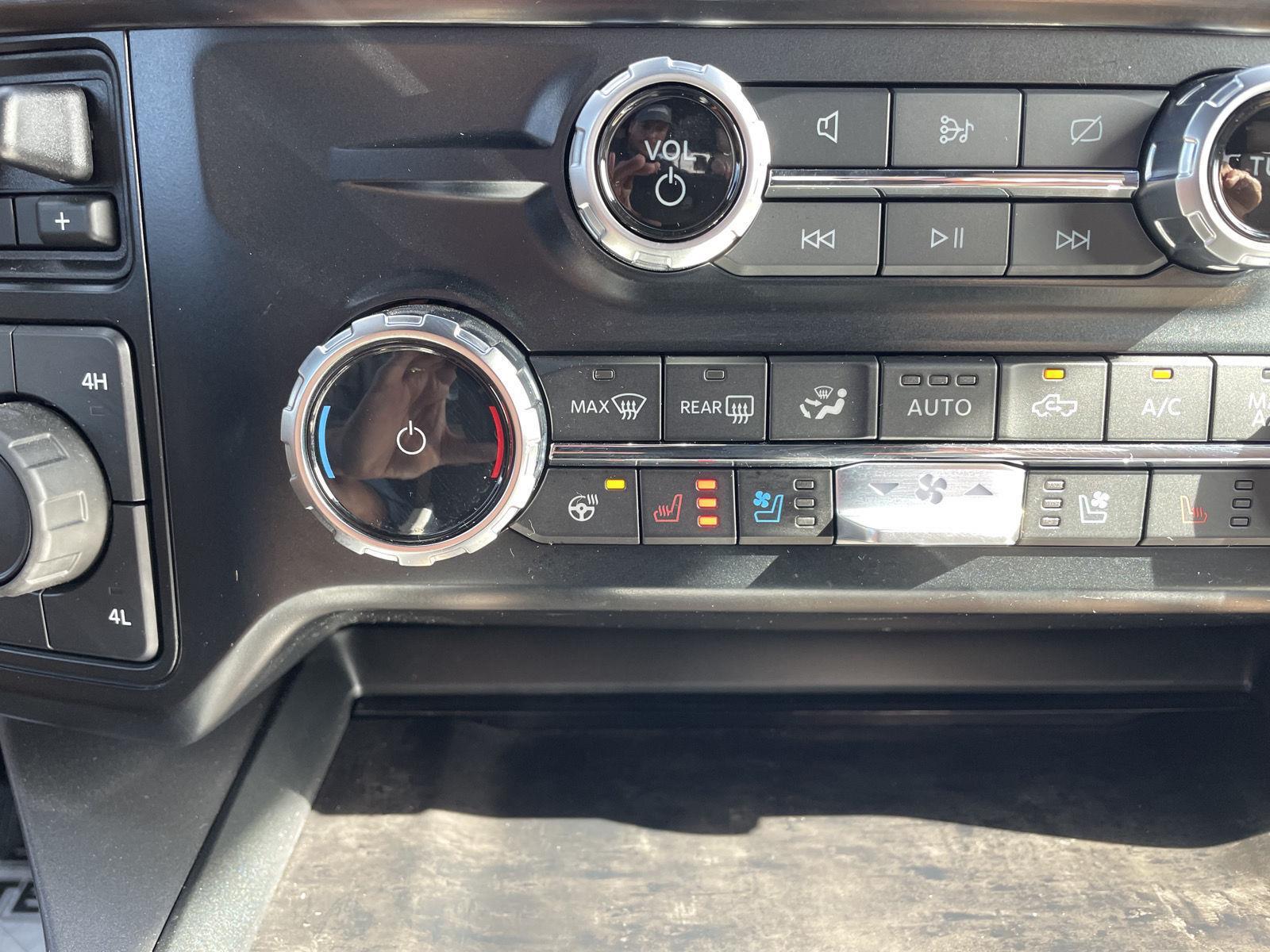 Vehicle photo 29