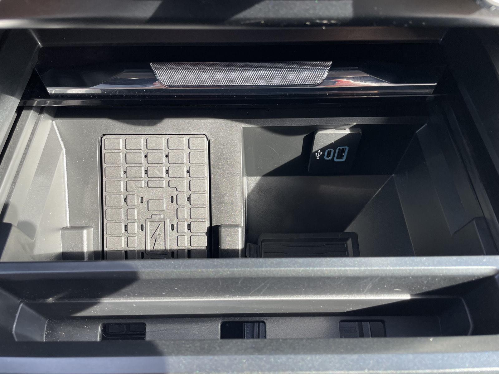 Vehicle photo 31