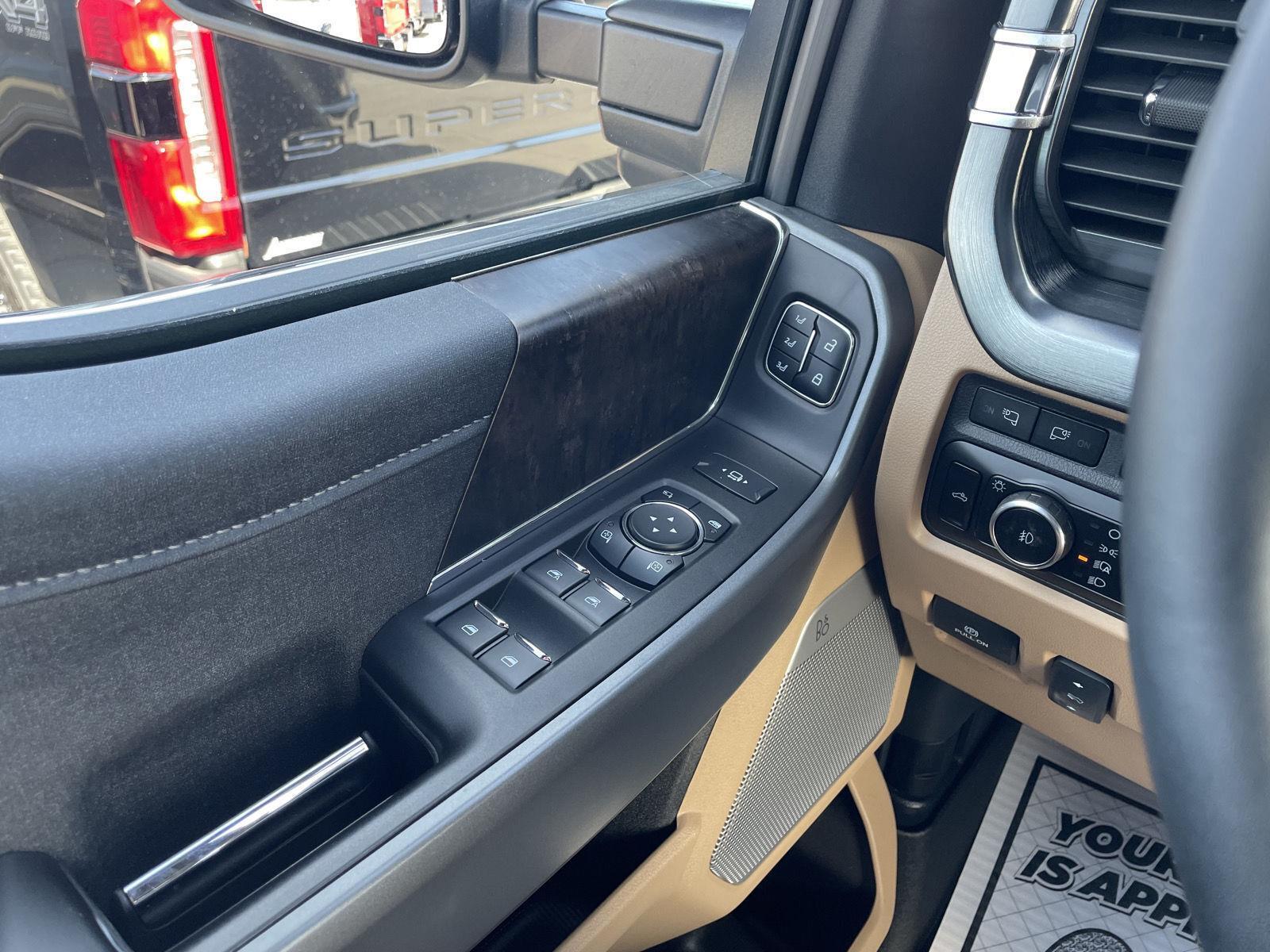 Vehicle photo 35