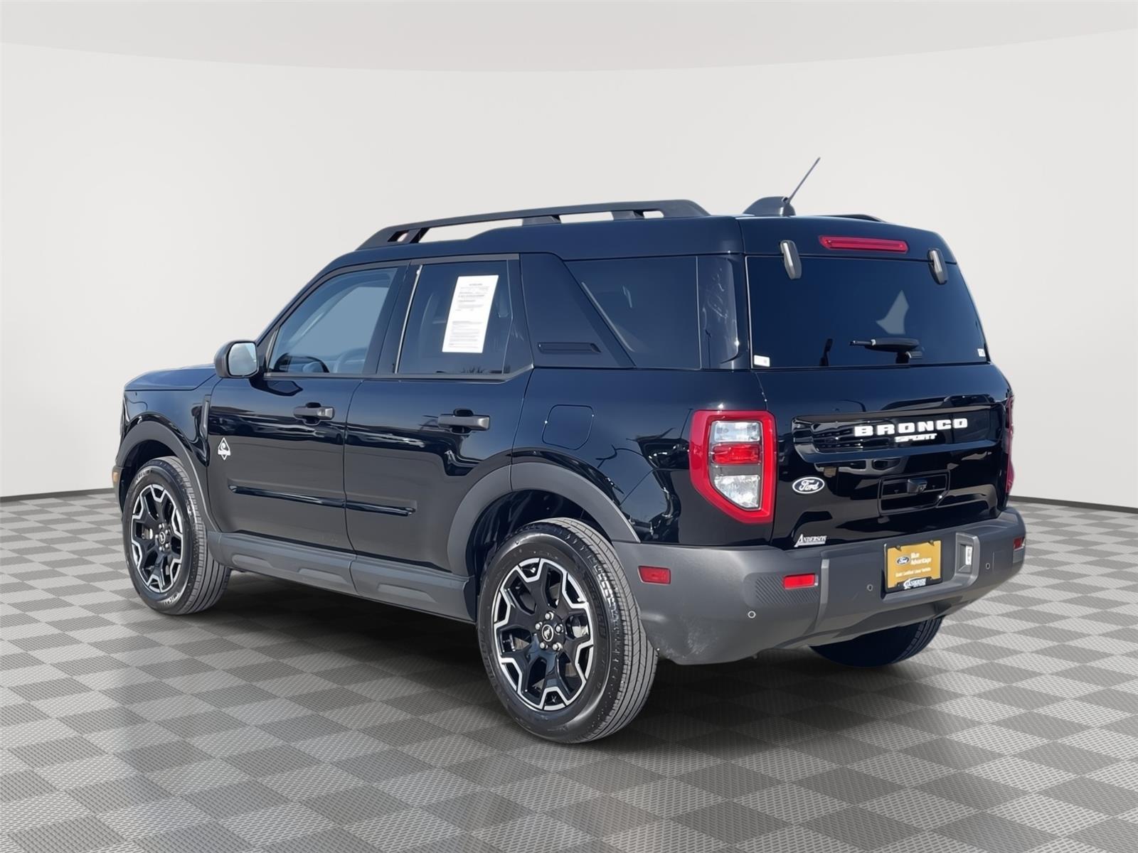 Vehicle photo 9