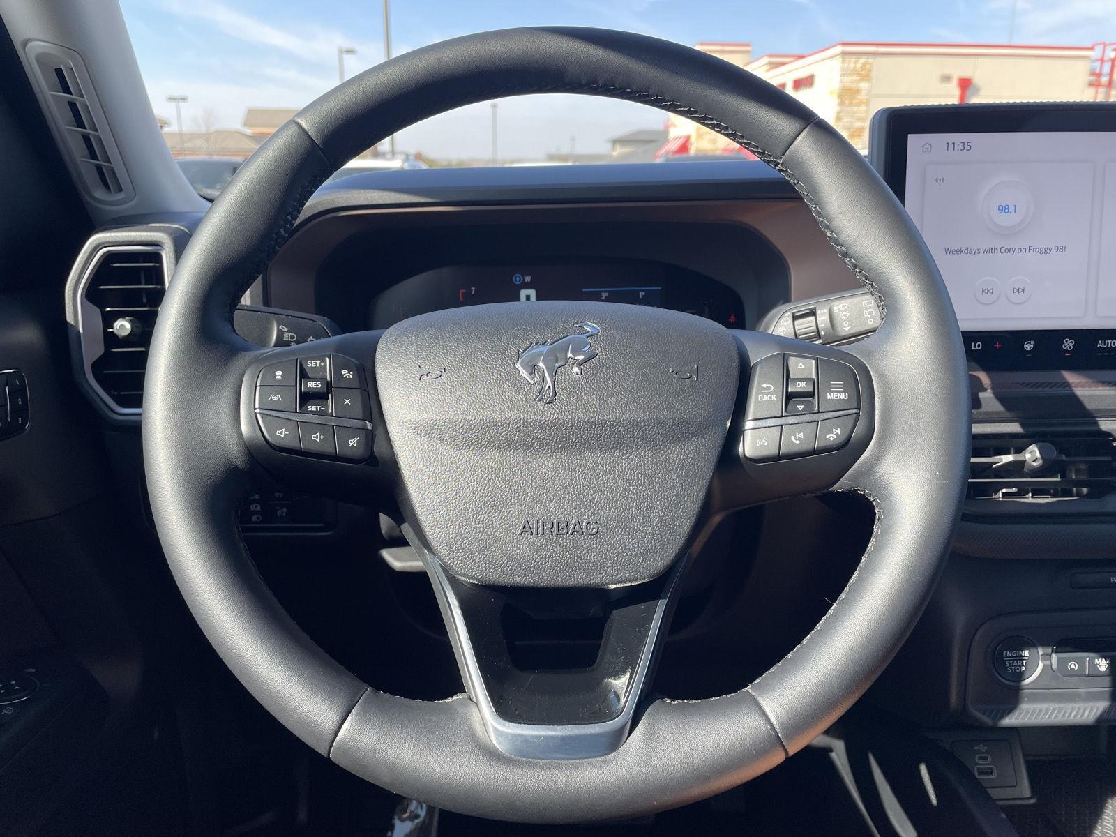 Vehicle photo 12