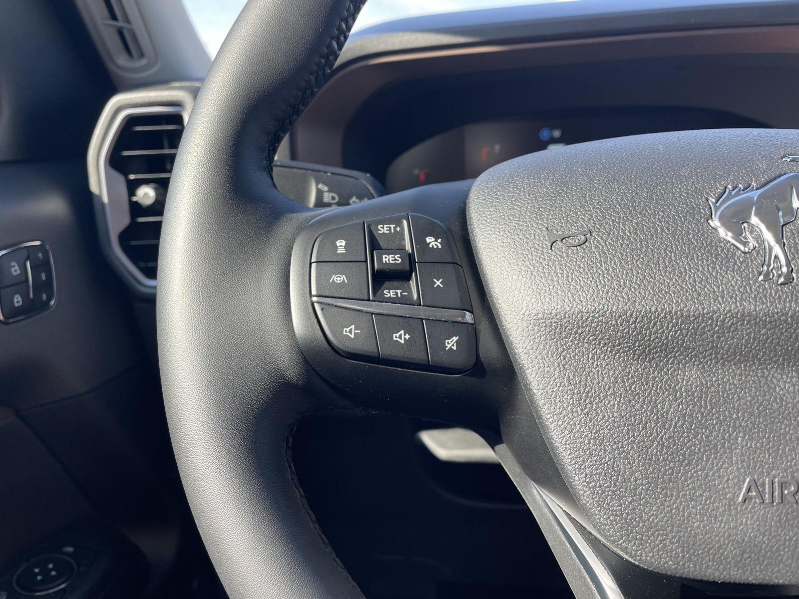Vehicle photo 13