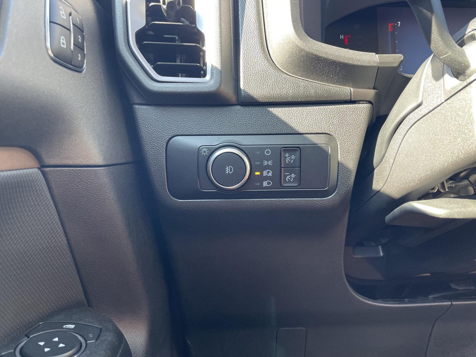 Vehicle photo 16