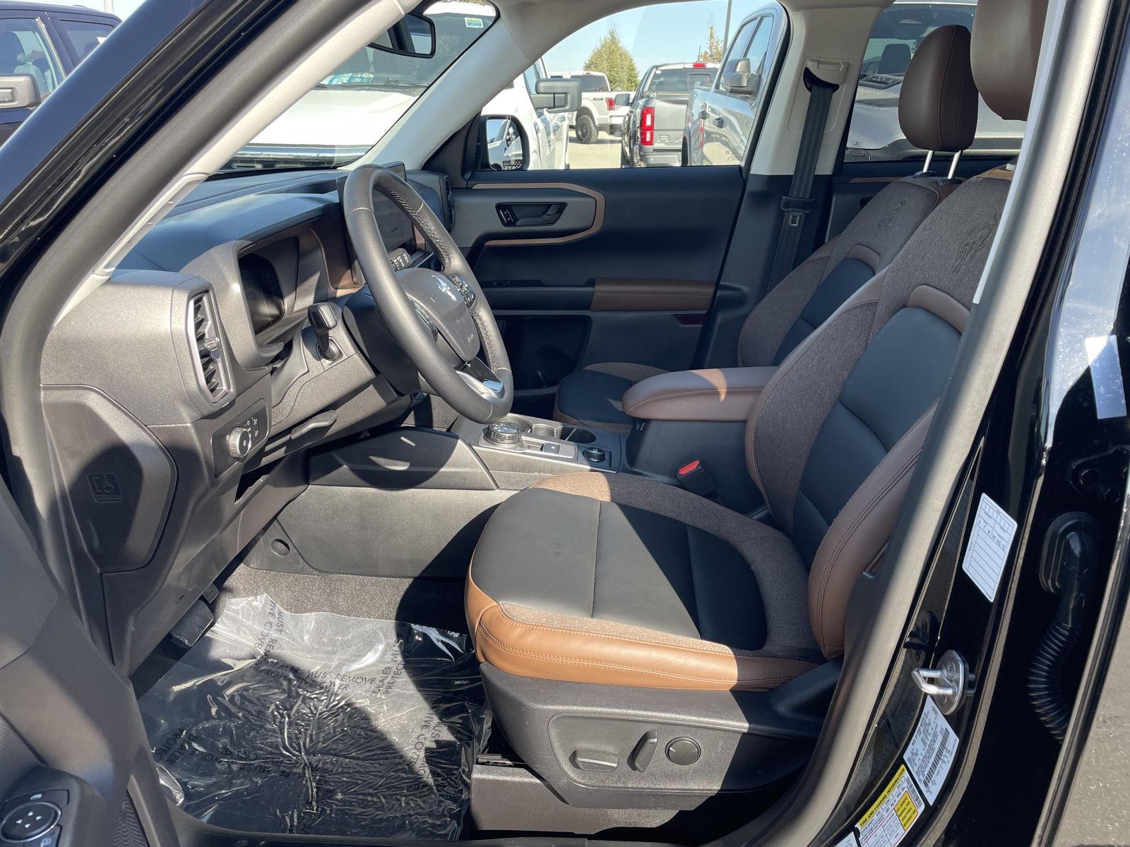 Vehicle photo 17